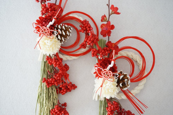 【早割お正月2022】紅白マムと梅のお正月飾り 4枚目の画像