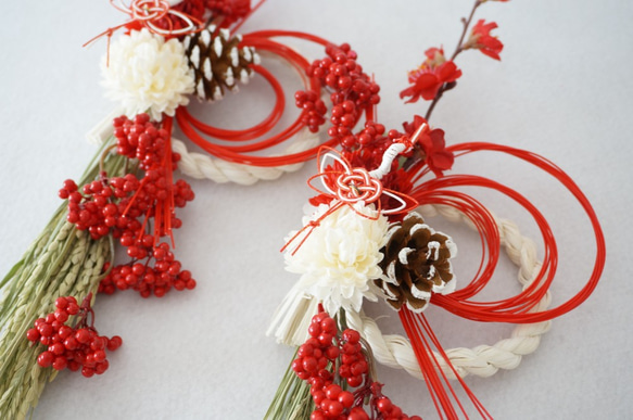 【早割お正月2022】紅白マムと梅のお正月飾り 5枚目の画像