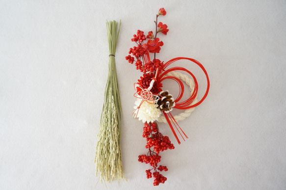 【早割お正月2022】紅白マムと梅のお正月飾り 6枚目の画像