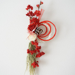 【早割お正月2022】紅白マムと梅のお正月飾り 1枚目の画像