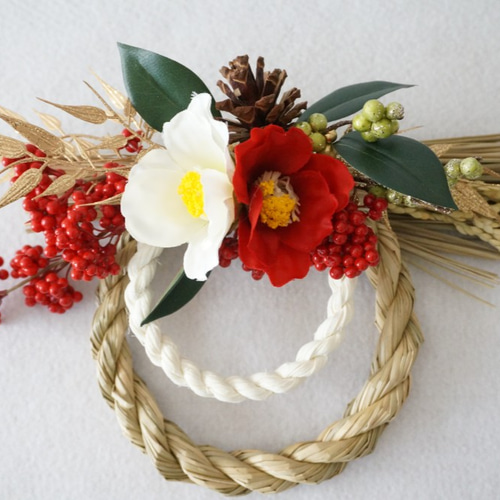 Creema限定】紅白椿の古風なしめ縄リース しめ縄・しめ飾り hanahi