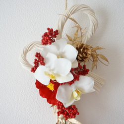 【Creema限定・新作】胡蝶蘭と椿の紅白のお正月飾り 2枚目の画像