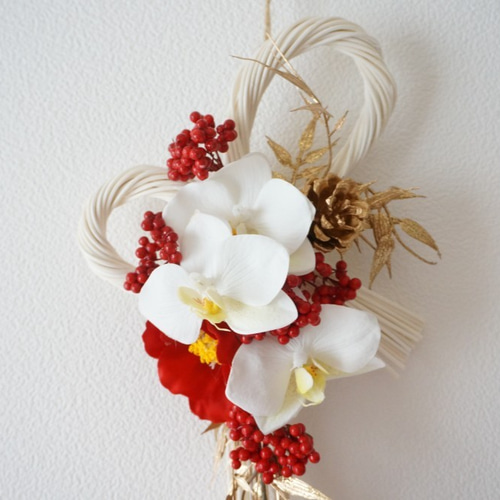 しめ縄★胡蝶蘭⑤椿　お正月飾り　しめ縄リース　しめ飾り　紅白 Creema限定・新作】胡蝶蘭と椿の紅白のお正月飾り しめ縄
