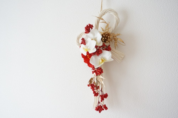 【Creema限定・新作】胡蝶蘭と椿の紅白のお正月飾り 3枚目の画像