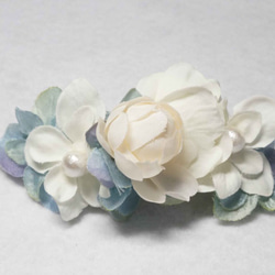 【Creema限定・数量限定ハンドメイド2019】白と水色のお花のバレッタ 1枚目の画像