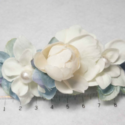 【Creema限定・数量限定ハンドメイド2019】白と水色のお花のバレッタ 3枚目の画像