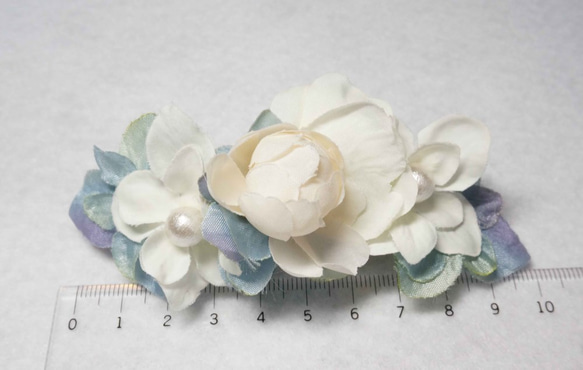 【Creema限定・数量限定ハンドメイド2019】白と水色のお花のバレッタ 3枚目の画像