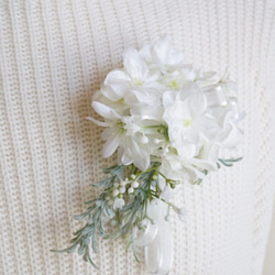 【Creema限定】白いお花のコサージュ 2枚目の画像