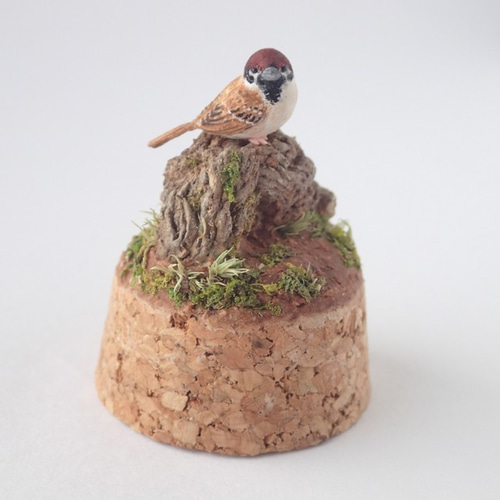 【月末セール・新品】 つくばいに雀　ミニチュア　インテリア　蹲　スズメ　つくばい つくばい 雀 ミニチュア インテリア 蹲 スズメ つくばい 新品