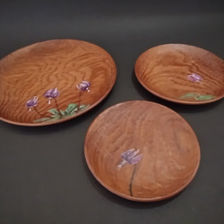 【特別価格】花＿カタクリ　木皿　神山杉　大・中・小の3枚セット　木彫り 6枚目の画像