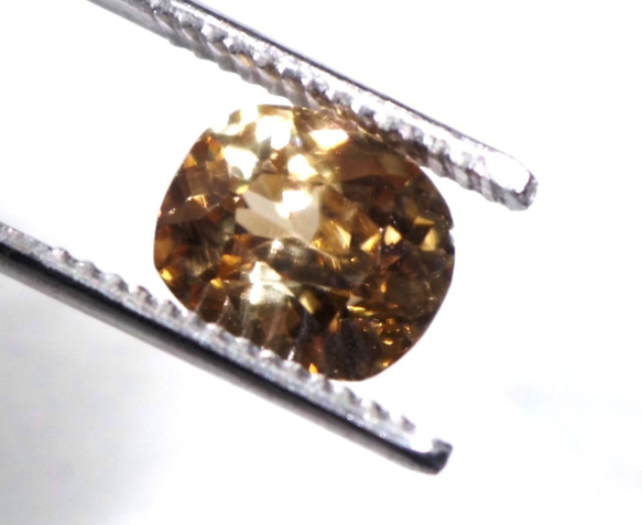 天然ジルコン　0.9ct　クッションカット 2枚目の画像