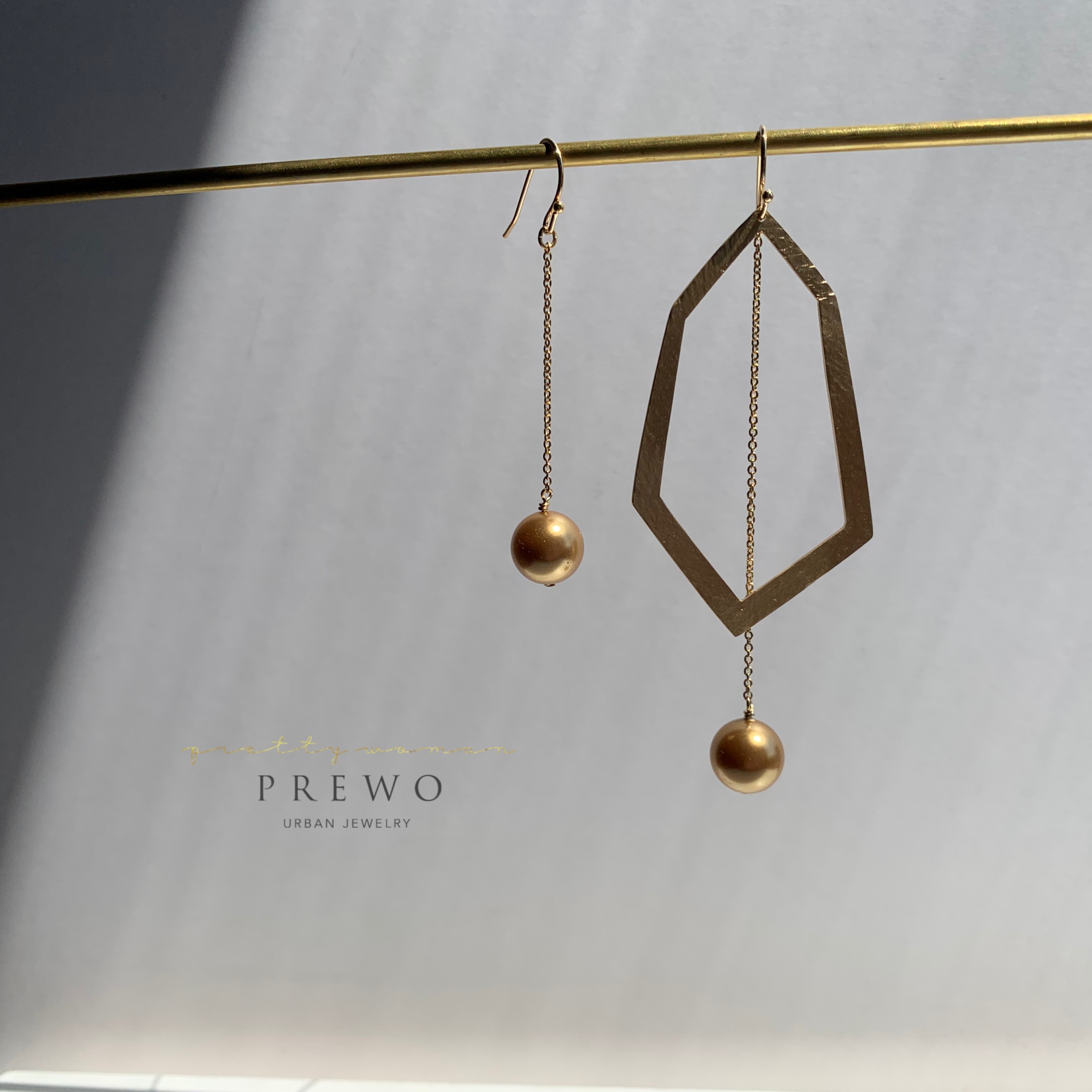 《受注製作》K18GP  ヘキサゴンアシンメトリーピアス