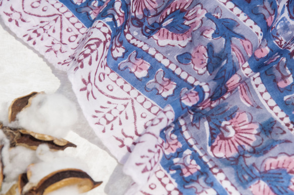 バレンタインデーのギフト母の日ギフト交換ギフトクリスマスギフト誕生日ギフト特大の純綿シルクスカーフ手作りの木版画プリント植物染色 7枚目の画像