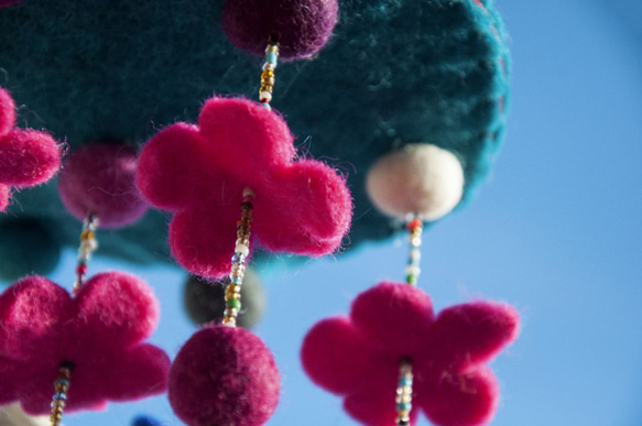 聖誕禮物 母親節 情人節禮物 新年禮物 生日禮物 彌月禮物 手工羊毛氈吊飾/Boho嬰兒床吊飾/童房掛飾-彩虹香菇花朵 第4張的照片