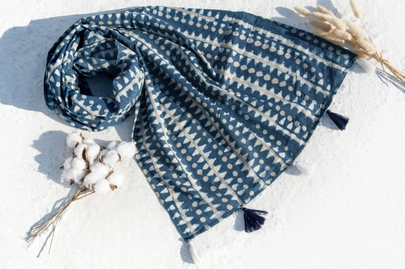 聖誕節交換禮物 母親節 情人節禮物 交換禮物 生日禮物 手工木刻印植物染圍巾手織圍巾 編織圍巾 藍染純綿絲巾-藍摩洛哥 第1張的照片