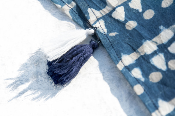 聖誕節交換禮物 母親節 情人節禮物 交換禮物 生日禮物 手工木刻印植物染圍巾手織圍巾 編織圍巾 藍染純綿絲巾-藍摩洛哥 第4張的照片