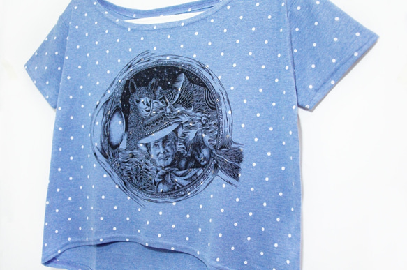 女裝 手感夏日短版點點 水玉旅行T  T-shirt 設計上衣- 瞳孔裡的奇幻世界 ( 麻花藍 ) Fairtrade 第3張的照片