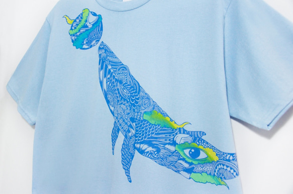 男裝合身純棉插畫Tee / 旅行T-shirt / 設計上衣 /  設計T-shirt  - 潛出水面的鯨魚( 水藍 ) 第3張的照片