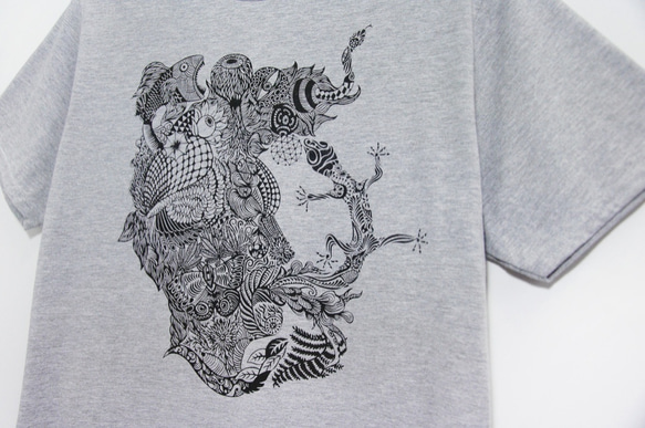 男裝合身純棉插畫Tee / 旅行T /民族風T-shirt / 設計T-shirt-心靈之圖系列旅行記憶臉龐(麻花灰) 第2張的照片