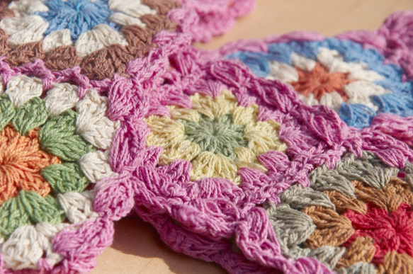 手工棉線編織髮帶 / 編織繽紛髮帶 - 粉紅色系鉤織繽紛花朵 ( 每色手工限量一件 )cotton headband 第9張的照片