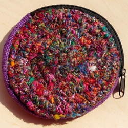 限量一件 手工鉤針編織圓形零錢包 / 收納包 / 化妝包 / 雜物包 - 紫色棉麻 + 手捻紗麗線 woven bag 第2張的照片