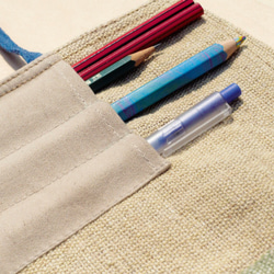 聖誕交換禮物 文房具 手繪渲染筆袋 手感捲軸 春捲筆袋-筆的水彩色房子9 ( 藍色綁帶 ) Canvas pencase 第6張的照片