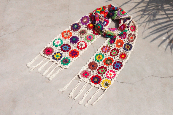 手作り限定版の手編みのスカーフ/フラワーかぎ針編みスカーフ/かぎ針編みスカーフ/手織りのスカーフ/花のステッチの綿ニットスカーフ 2枚目の画像