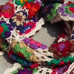 手作り限定版の手編みのスカーフ/フラワーかぎ針編みスカーフ/かぎ針編みスカーフ/手織りのスカーフ/花のステッチの綿ニットスカーフ 3枚目の画像