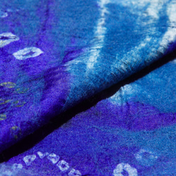 母親節禮物 限量手工羊毛氈絲巾 / 濕氈絲巾 / 水彩藝術感圍巾 / 羊毛漸層感絲巾 - 藍色天空 + 湛藍地中海海洋 第6張的照片