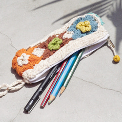 限定版の手織り鉛筆/入場パッケージ/ペンケース/ゴミ袋/袋食器/カトラリーパック - 夏のロマンチックな花かぎ針編みを織り 1枚目の画像