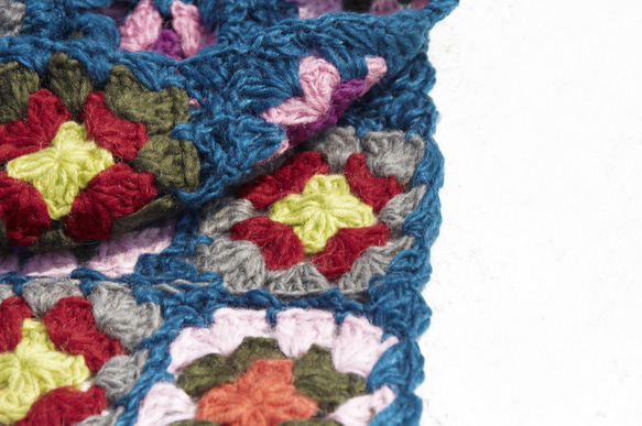 聖誕節禮物 限量一件 手工鉤織羊毛圍巾 / 花朵鉤織絲巾 / 鉤織圍巾 / 手工編織絲巾 / 花朵編織拼接羊毛絲巾-藍色 第4張的照片