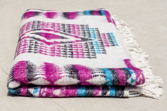 民族風披巾 / boho針織圍巾 / 民族圖騰圍巾 / 針織披巾 / 蓋毯  (made in nepal)-桃紅藍 第6張的照片