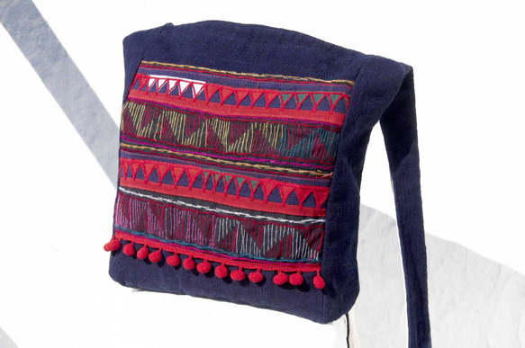 手工限量一件 天然棉麻收納包 / 民族風斜背包 / 植物染indigo肩背包 /側背包 - 藍染森林 古布手工刺繡棉麻 第1張的照片