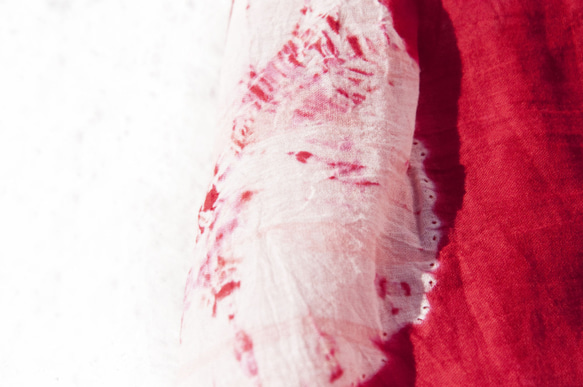 聖誕禮物 交換禮物 聖誕市集 民族風 森林系 生日禮物 藍染絲巾/蠟染扎染絲巾/植物染圍巾/indigo木刻印絲巾-紅色 第2張的照片