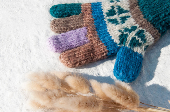 母親節 情人節禮物 新年禮物 民族風 森林系 生日禮物 手織羊毛針織手套/針織純羊毛保暖手套/全趾手套-北歐風藍天綠地 第4張的照片