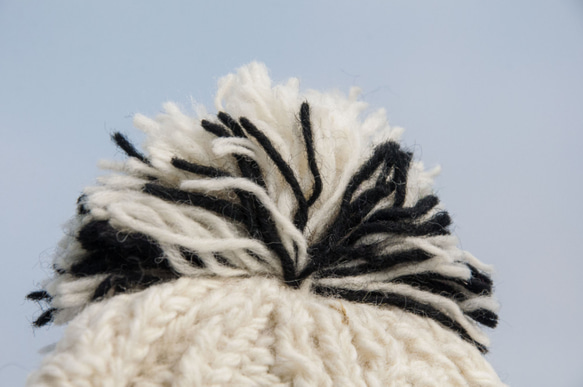 生日禮物 母親節 情人節禮物 新年禮物 民族風 森林系 手工編織純羊毛帽/編織帽/針織毛帽/內刷毛手織毛帽/毛線帽-黑白 第3張的照片