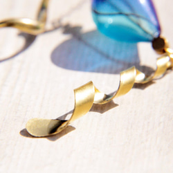 Glass Necklace / 幾何風 / 法式條紋口吹玻璃項鍊 短鏈 長鏈 鎖骨鍊 - 漸層水藍色的漩渦 第7張的照片