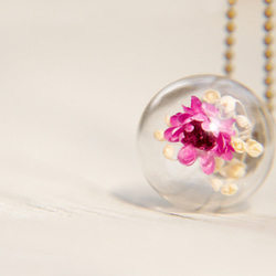 Glass Necklace西洋情人節禮物 / 森林系 / 法式玻璃乾燥花黃銅項鍊 - 鮮豔紫紅色花朵 flower 第1張的照片