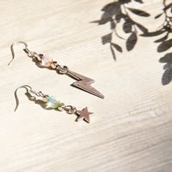 design earrings 情人節禮物 / 簡約感 / 復古銀琉璃耳環 - 閃電與星空宇宙（夾式 / 耳針式） 第6張的照片