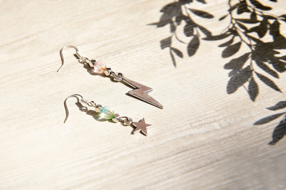 design earrings 情人節禮物 / 簡約感 / 復古銀琉璃耳環 - 閃電與星空宇宙（夾式 / 耳針式） 第6張的照片