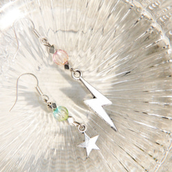 design earrings 情人節禮物 / 簡約感 / 復古銀琉璃耳環 - 閃電與星空宇宙（夾式 / 耳針式） 第8張的照片