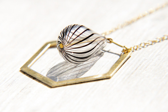 Glass Necklace / 簡約感 / 法式黃銅玻璃項鍊 鎖骨鍊 短鍊 長鍊 - 幾何裡的濃情巧克力 第2張的照片