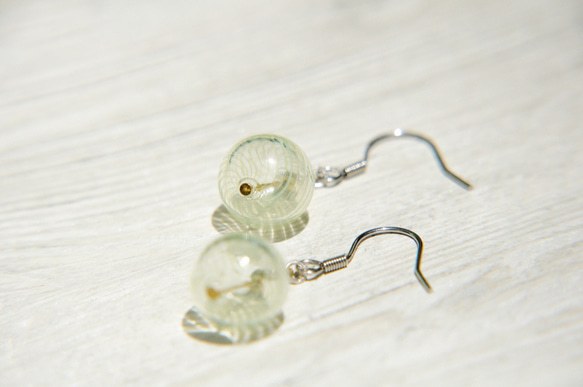 Glass earrings / 簡約感 / 法式旋轉圓舞曲玻璃球耳環 / 耳飾 - 綠色森林 ( 可改夾式 ) 第3張的照片