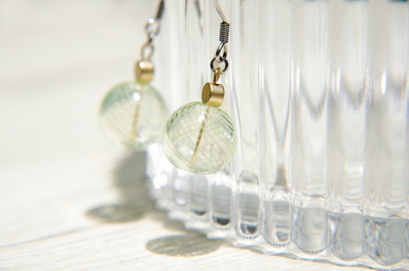 Glass earrings / 簡約感 / 法式旋轉圓舞曲玻璃球耳環 / 耳飾 - 綠色森林 ( 可改夾式 ) 第6張的照片