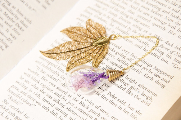 Flower bookmark / 植物系 / 法式金屬質感玻璃球書籤 文房具 - 森林系楓葉葉片+ 紫色花朵 第1張的照片