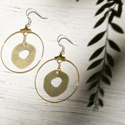 Brass earrings / 簡約感 / 復古金黃色調黃銅耳環 - 圓形幾何美學 第1張的照片