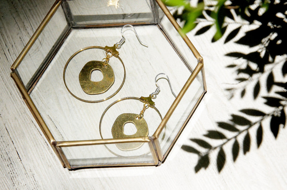 Brass earrings / 簡約感 / 復古金黃色調黃銅耳環 - 圓形幾何美學 第6張的照片