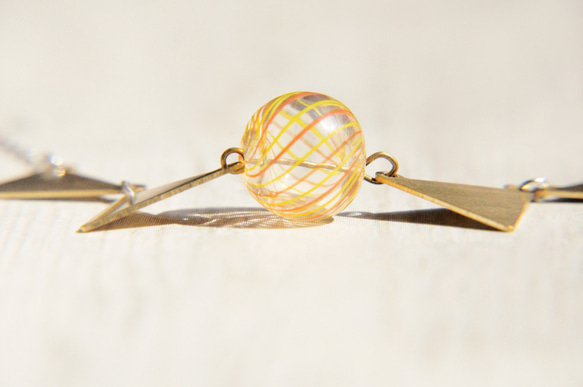Glass Necklace / 簡約感 / 法式 幾何造型 黃銅玻璃鎖骨鍊 短鍊 長鍊 - 三角旗 第3張的照片
