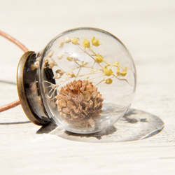 Glass Necklace / 森林女孩 / 法式透明感玻璃球乾燥花真皮項鍊 - 滿天星 + 秋天的果實flower 第6張的照片
