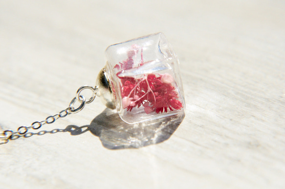 glass earrings / 森林系 / 原味方形冰心玻璃球耳環 - 紅色花朵＋滿天星 ( 夾式 / 耳針式 ) 第4張的照片
